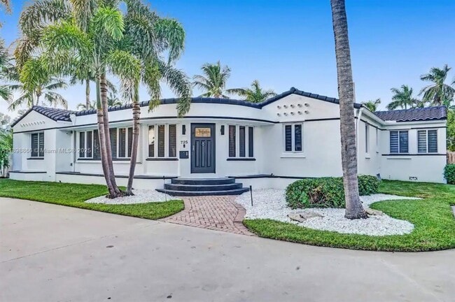 725 Harrison St in Hollywood, FL - Building Photo - Building Photo
