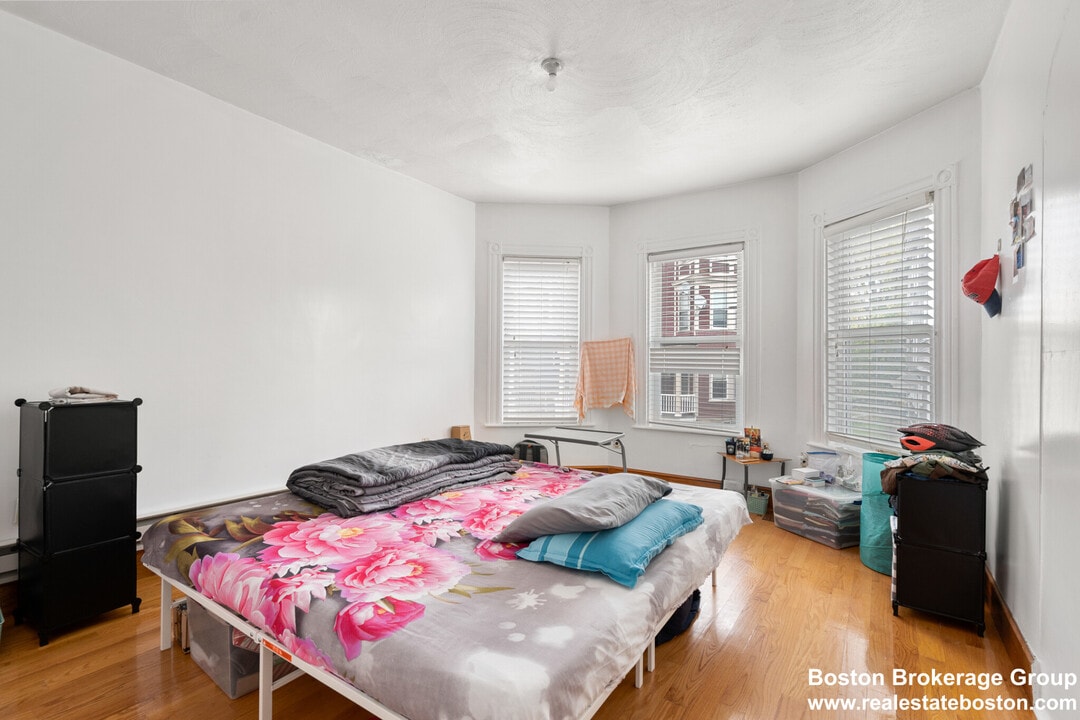 78 Hillside St, Unit 1 in Boston, MA - Foto de edificio