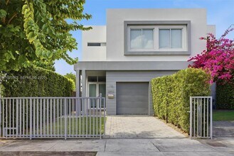 2852 SW 32nd Ct in Miami, FL - Building Photo - Building Photo