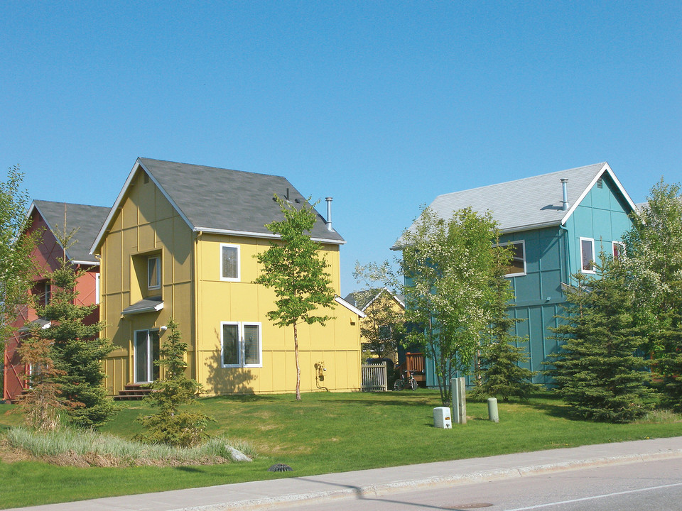 Strawberry Village Apartments in Anchorage, AK - Foto de edificio