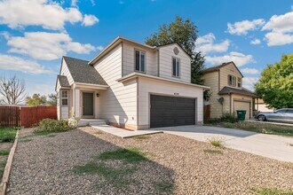 8330 Dassel Dr in Fountain, CO - Foto de edificio - Building Photo