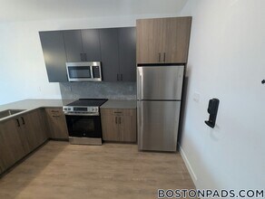 199 Gardner St in Boston, MA - Foto de edificio - Building Photo