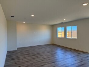 1238 Strawberry Dr in Yuba City, CA - Building Photo - Building Photo