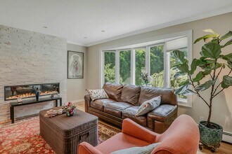 94 Calvin Ave in Syosset, NY - Building Photo - Building Photo