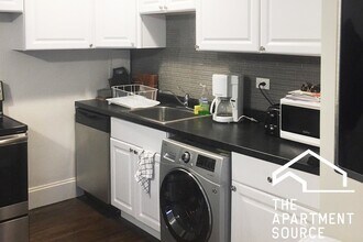 3345 N Marshfield Ave, Unit 202 in Chicago, IL - Foto de edificio - Building Photo