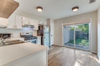 206 W William Cannon Dr in Austin, TX - Building Photo - Building Photo