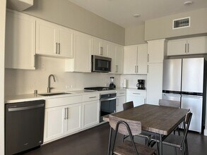 255 Llano de los Robles Ave in San Jose, CA - Building Photo - Building Photo
