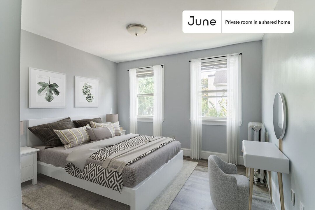 Private bedroom in 3 bed/1.5 bath Home in Boston, MA - Building Photo