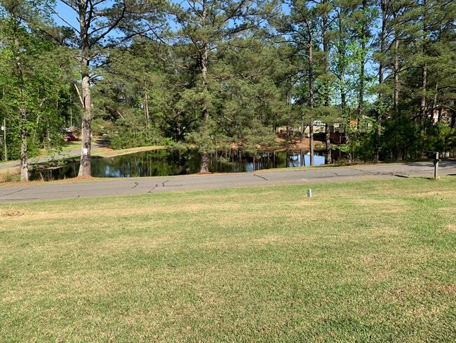 207 McLeod Dr in Sanford, NC - Foto de edificio - Building Photo