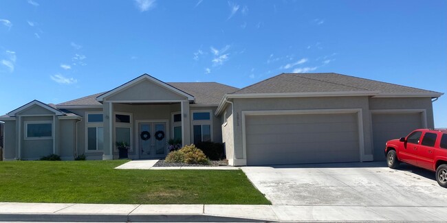 3813 W 48th Ave in Kennewick, WA - Building Photo - Building Photo