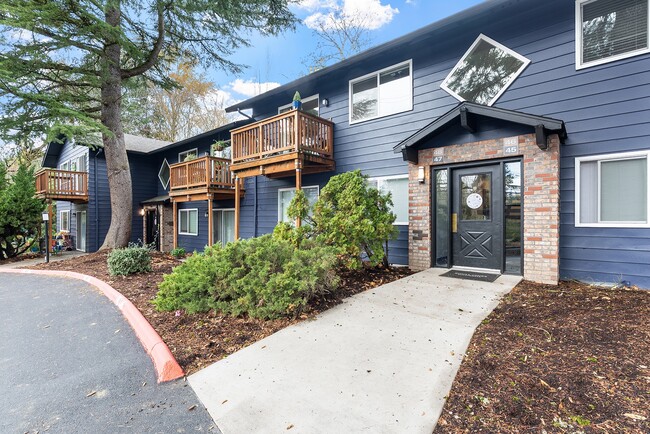 Royal Pines in Beaverton, OR - Building Photo - Building Photo