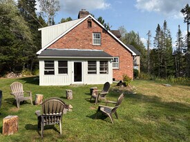 3241 Shunpike Rd in Mount Holly, VT - Building Photo
