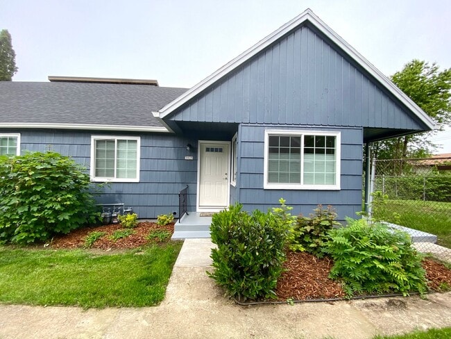 3925 SE Boise St