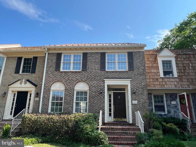 property at 5723 Brewer House Cir
