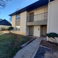 1719 E Lindsey St, Unit 3 in Norman, OK - Building Photo