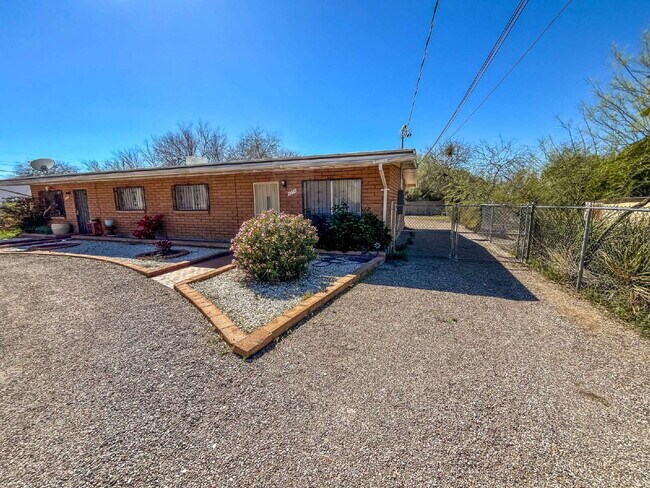 1239 N Alamo Ave in Tucson, AZ - Building Photo - Building Photo