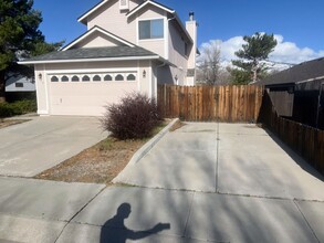 998 Shadow Ln in Carson City, NV - Foto de edificio - Building Photo