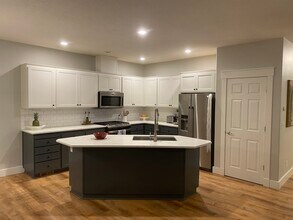 2246 SE Decade Ct in Hillsboro, OR - Building Photo - Building Photo