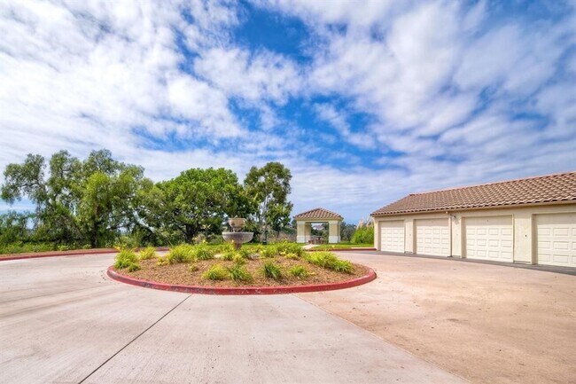 3504 Paseo De Los Americanos in Oceanside, CA - Foto de edificio - Building Photo