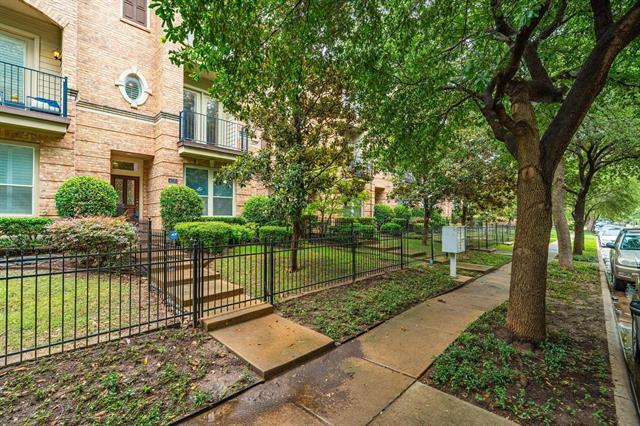 4230 Holland Ave in Dallas, TX - Building Photo - Building Photo