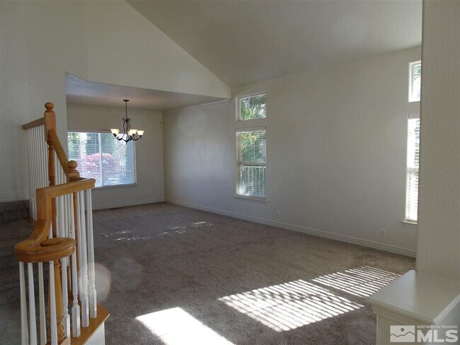 7021 Heatherwood Dr in Reno, NV - Building Photo - Building Photo