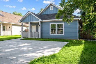 1314 Antone St in Bryan, TX - Building Photo - Building Photo