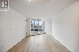 255-1255 Richmond St E in Toronto, ON - Building Photo - Building Photo