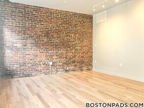 145 Munroe St, Unit 203 in Lynn, MA - Foto de edificio - Building Photo