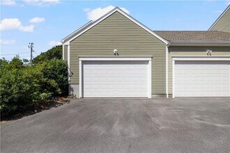 18 Vanderbilt Ln in Portsmouth, RI - Building Photo - Building Photo