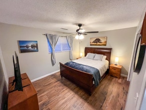 2221 Madison St, Unit 1 in Klamath Falls, OR - Foto de edificio - Building Photo