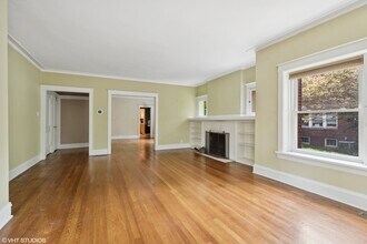2741 Eastwood Ave in Evanston, IL - Building Photo - Building Photo