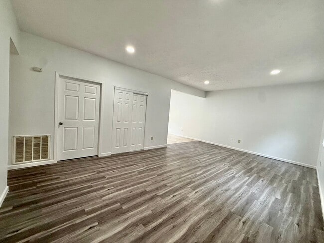 3130 Westbrook Dr-Unit -Unit A in Cincinnati, OH - Building Photo - Building Photo