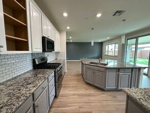 9421 Vintage Prt Wy in Sacramento, CA - Building Photo - Building Photo