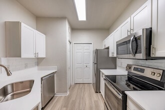 Portofino Apartments in Tampa, FL - Building Photo - Building Photo