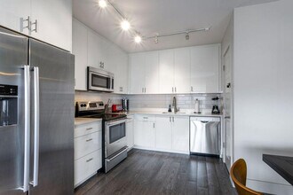 144 Elk Pl in New Orleans, LA - Building Photo - Building Photo