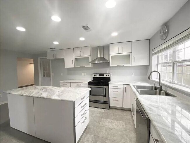 1316 Dunbarton Dr in Richardson, TX - Building Photo - Building Photo