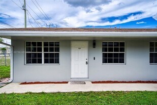 2327 NW 52nd Ct in Fort Lauderdale, FL - Building Photo