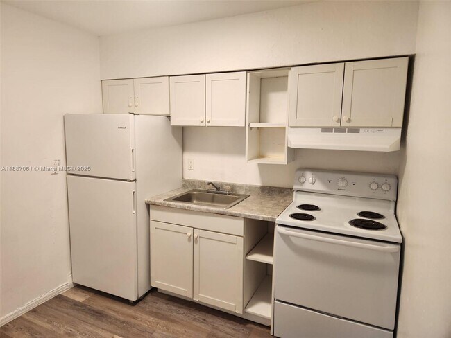 2640 NW 2nd St in Pompano Beach, FL - Building Photo - Building Photo