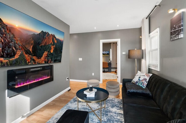 property at 32 E 44th St