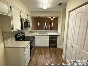 5222 E Rolling Ridge Dr in San Antonio, TX - Building Photo - Building Photo