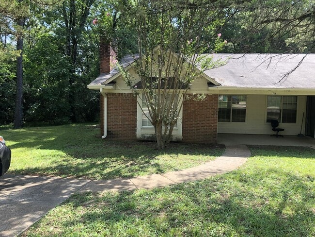 property at 726 Robindale Dr