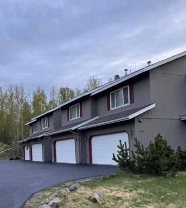 4551 W Sprucewood Dr, Unit 3 Bedroom Apartment in Wasilla, AK - Foto de edificio