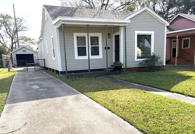 1104 11th St in Lake Charles, LA - Building Photo - Building Photo
