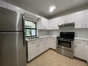 6141 Wiley St in Hollywood, FL - Building Photo - Building Photo