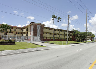 Lakeshore Presidential Apartments in Miami, FL - Building Photo - Building Photo