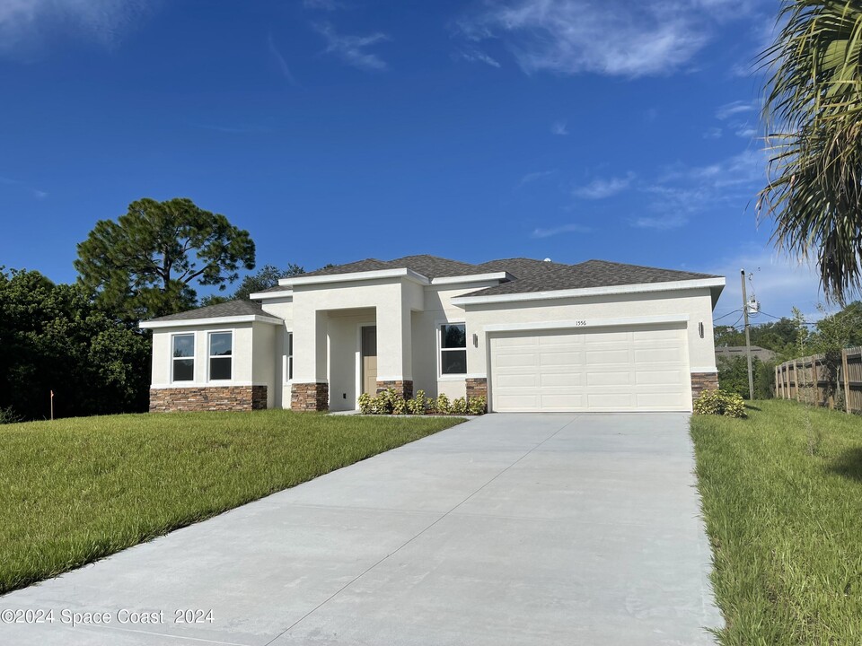 1556 Cass Ave NW in Palm Bay, FL - Building Photo