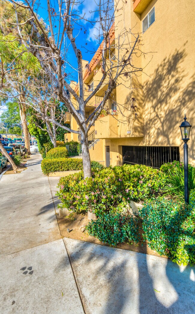 1040 N Gardner St in West Hollywood, CA - Building Photo - Building Photo