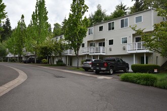 Somerset Villas in Eugene, OR - Building Photo - Building Photo