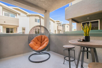 348 Walnut Ave in Carlsbad, CA - Building Photo - Building Photo