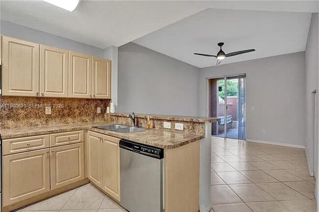 2325 Mariner Ct in Fort Lauderdale, FL - Building Photo - Building Photo
